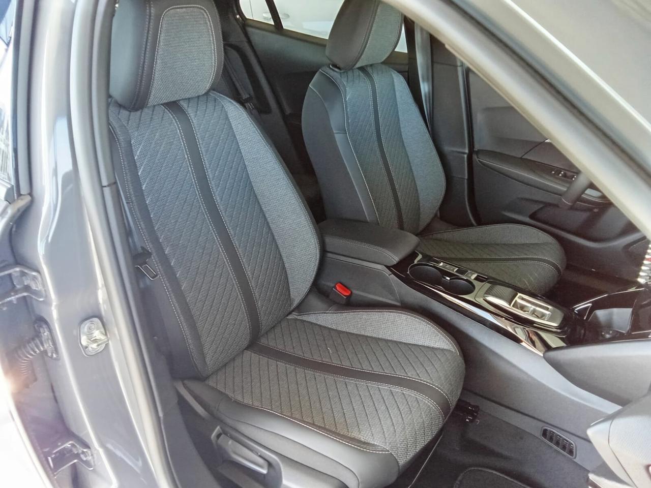 Peugeot 2008 Hybrid 145 e-DCS6 Allure