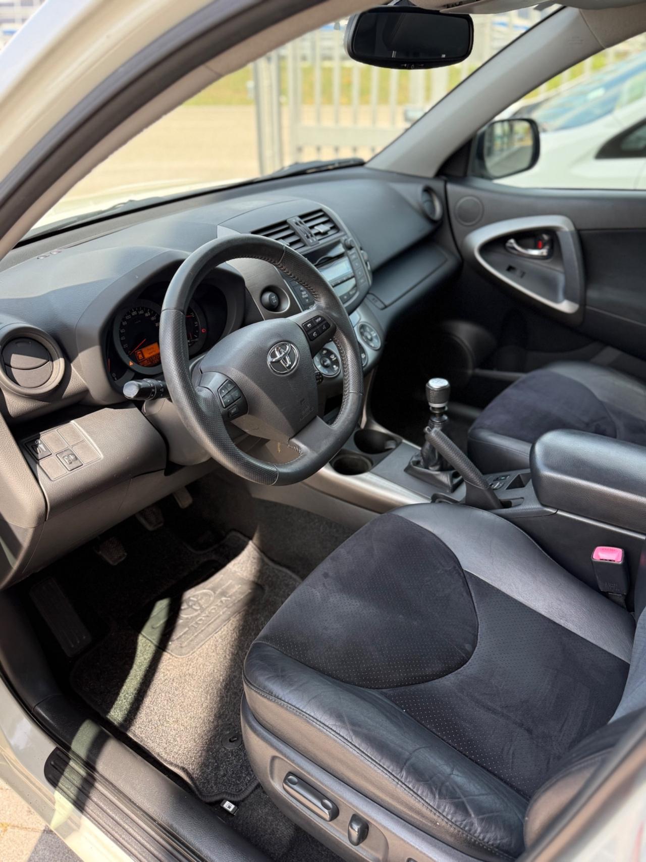 Toyota RAV 4 RAV4 Crossover 2.2 D-4D 150 CV DPF Exclusive