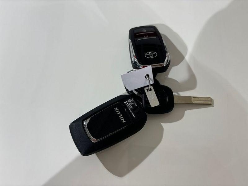 Toyota Hilux 2.8 D-4D A/T 4WD 4 porte DoubleCab Lounge
