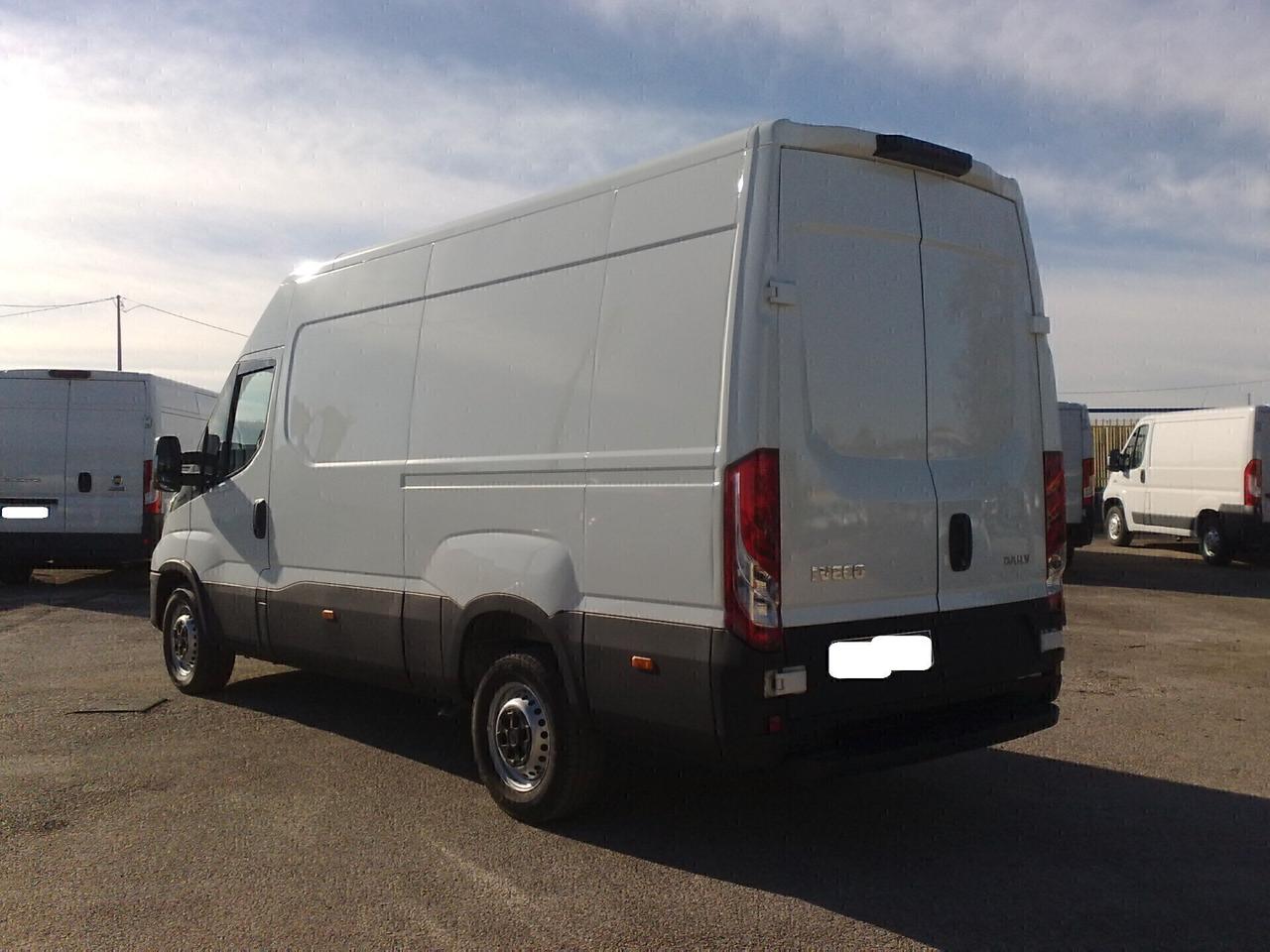 Iveco Daily 35s14 2.3hpt Furgone di serie - 2021