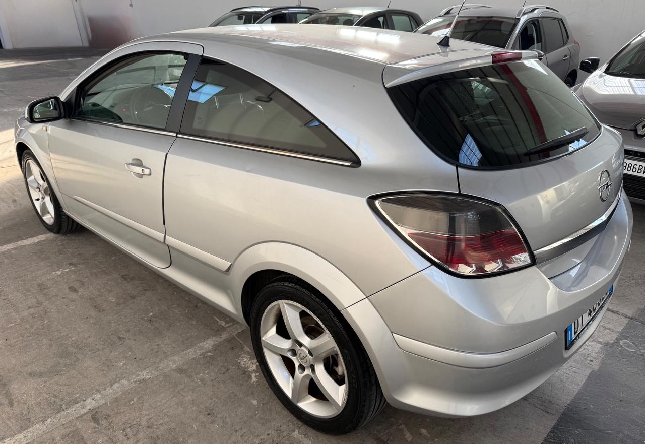Opel Astra GTC 1.7 CDTI 125CV 3 porte Cosmo - 2009