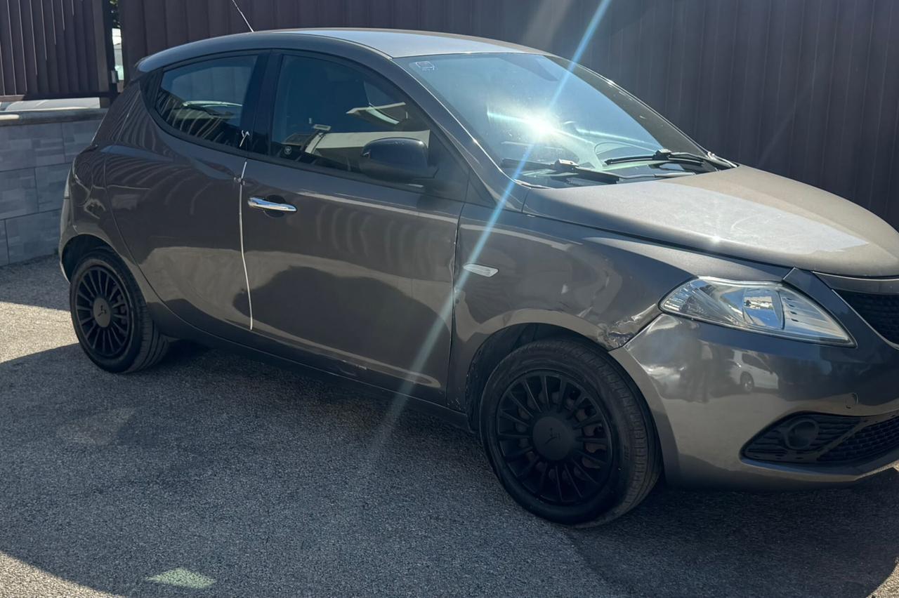 Lancia Ypsilon 1.2 69 CV 5 porte GPL Ecochic Gold