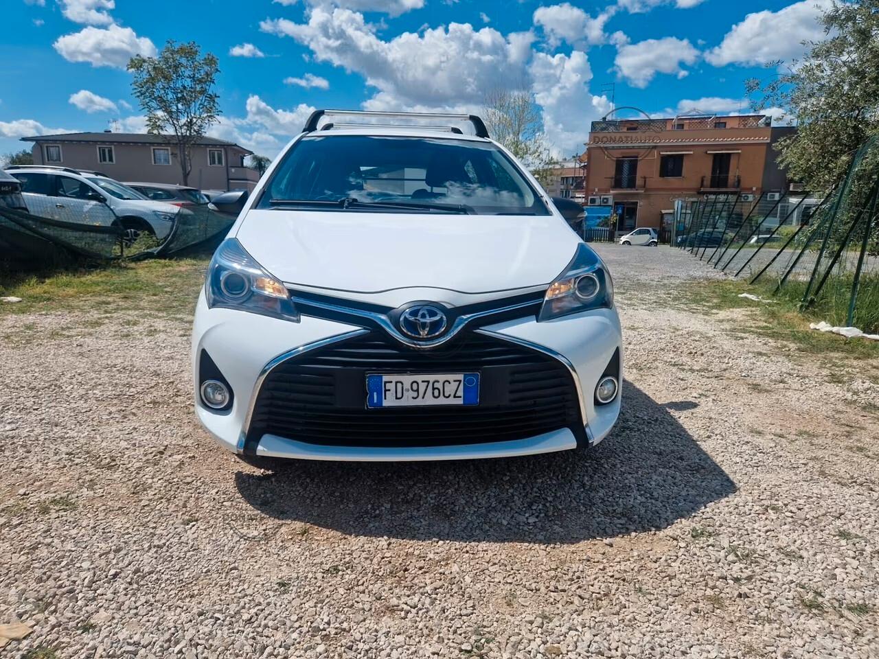 Toyota Yaris 1.5 Hybrid 5 porte AUTOCARRO 2 POSTI Neopatentati