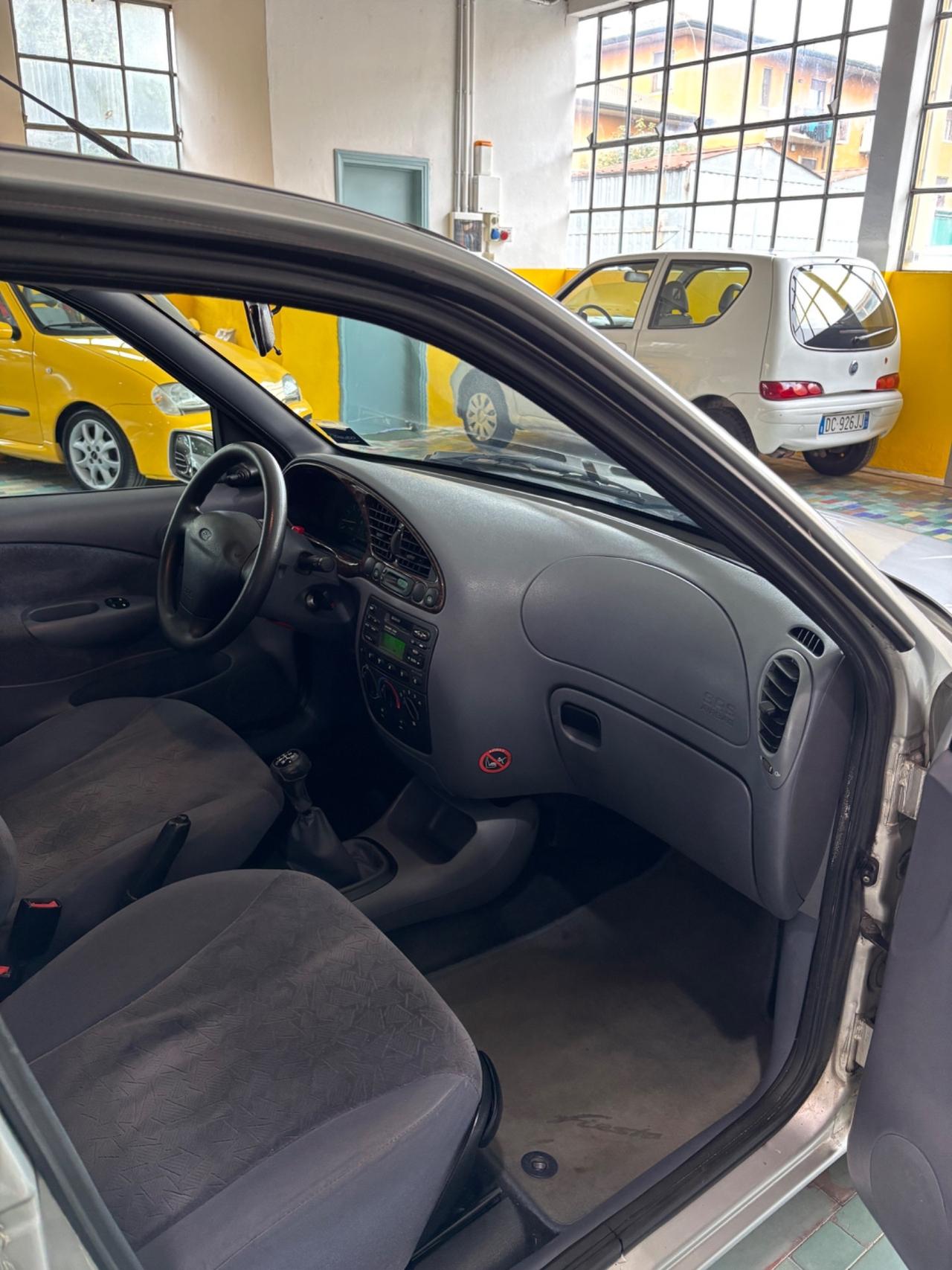 Ford Fiesta 1.2i 16V cat 5 porte Ghia