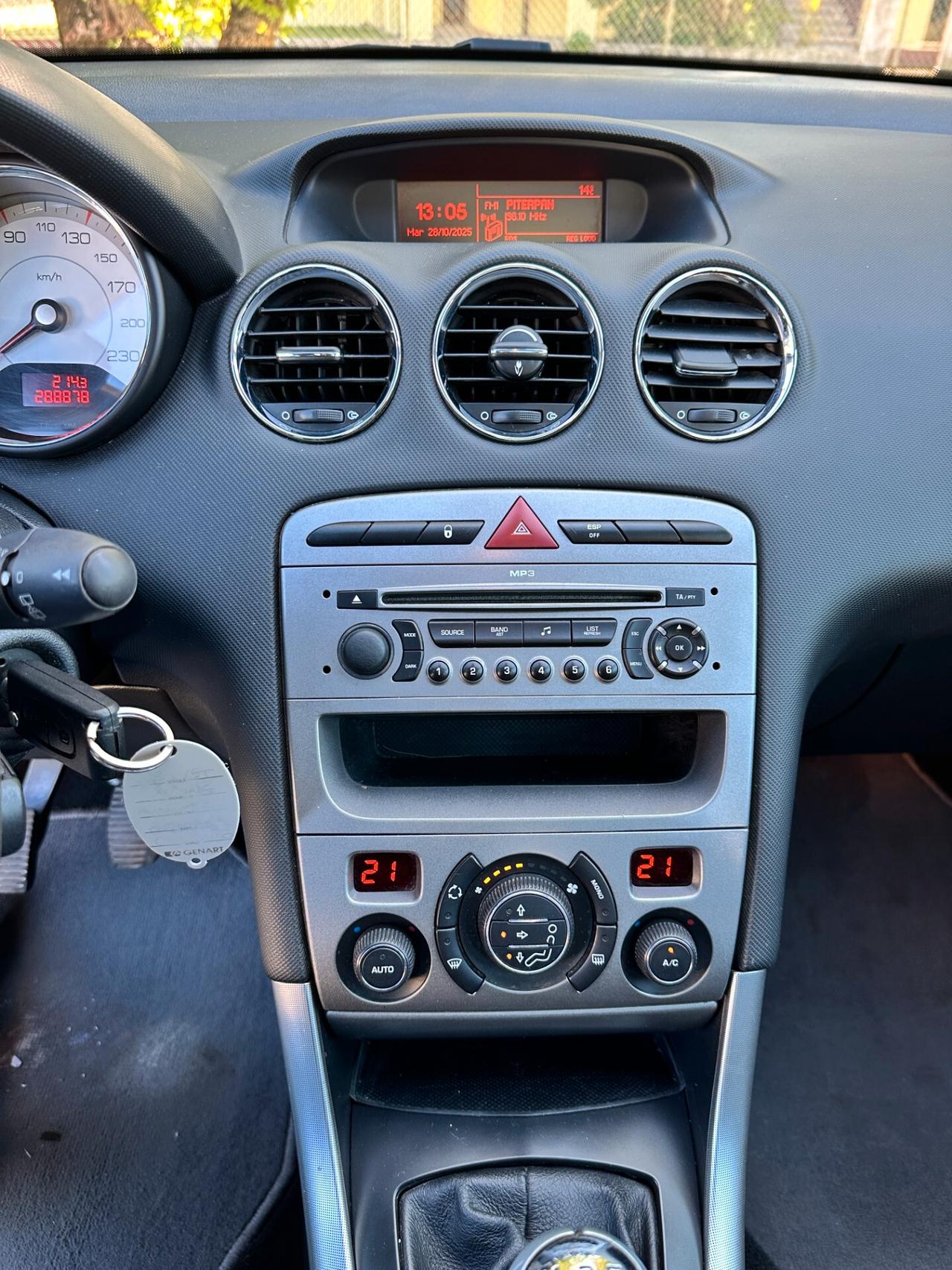 Peugeot 308 1.6 HDi 110CV 5p. Ciel Féline 2008