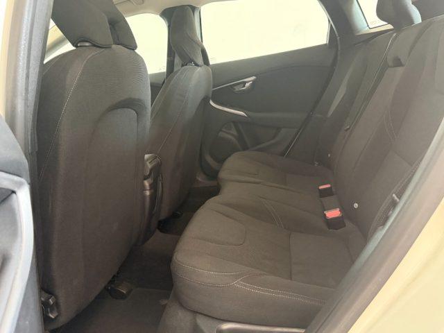 VOLVO V40 T2 Summum