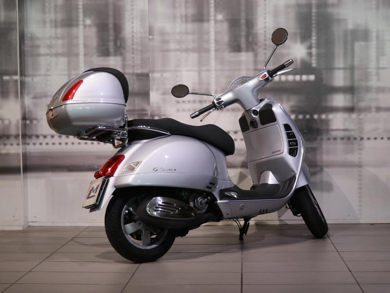 Piaggio Vespa GTS 250