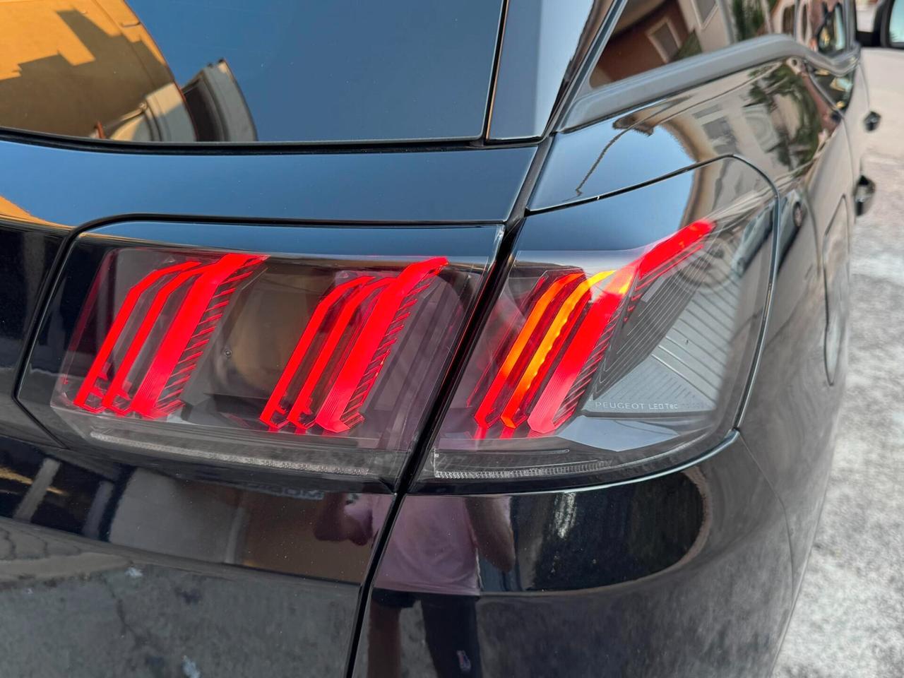 PEUGEOT 3008 HDI 130 S&S EAT8 ALLURE NAVI+RETROCAMERA