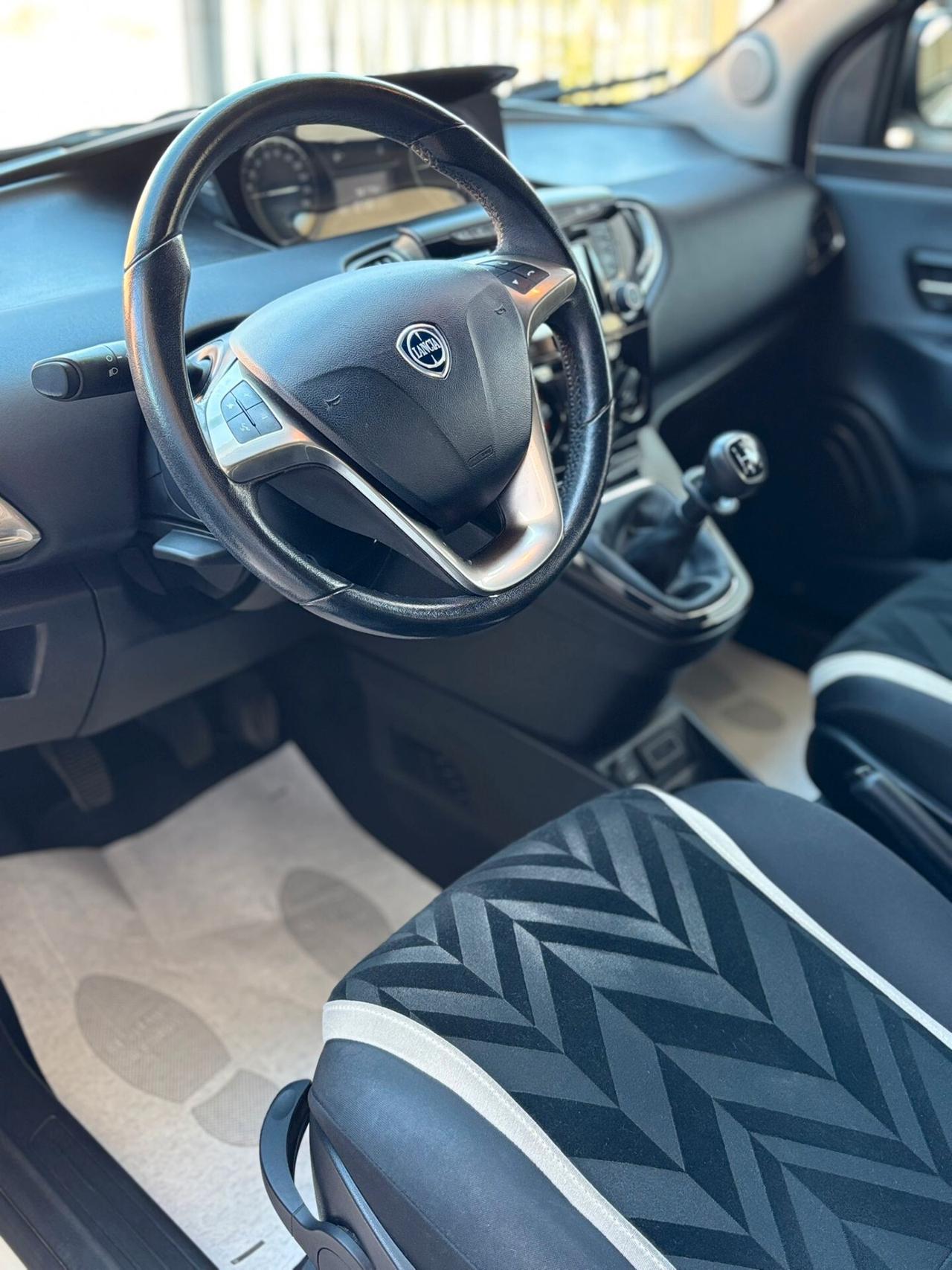 Lancia Ypsilon 1.2 69 CV Platinum