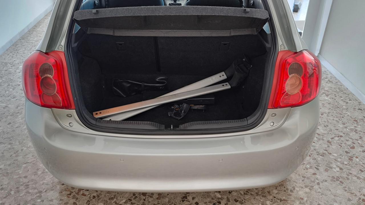 Toyota Auris 1.4 D-4D 5 porte Sol MY'08