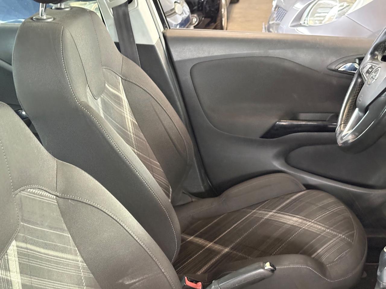 Opel Corsa 1.2 5 porte b-Color