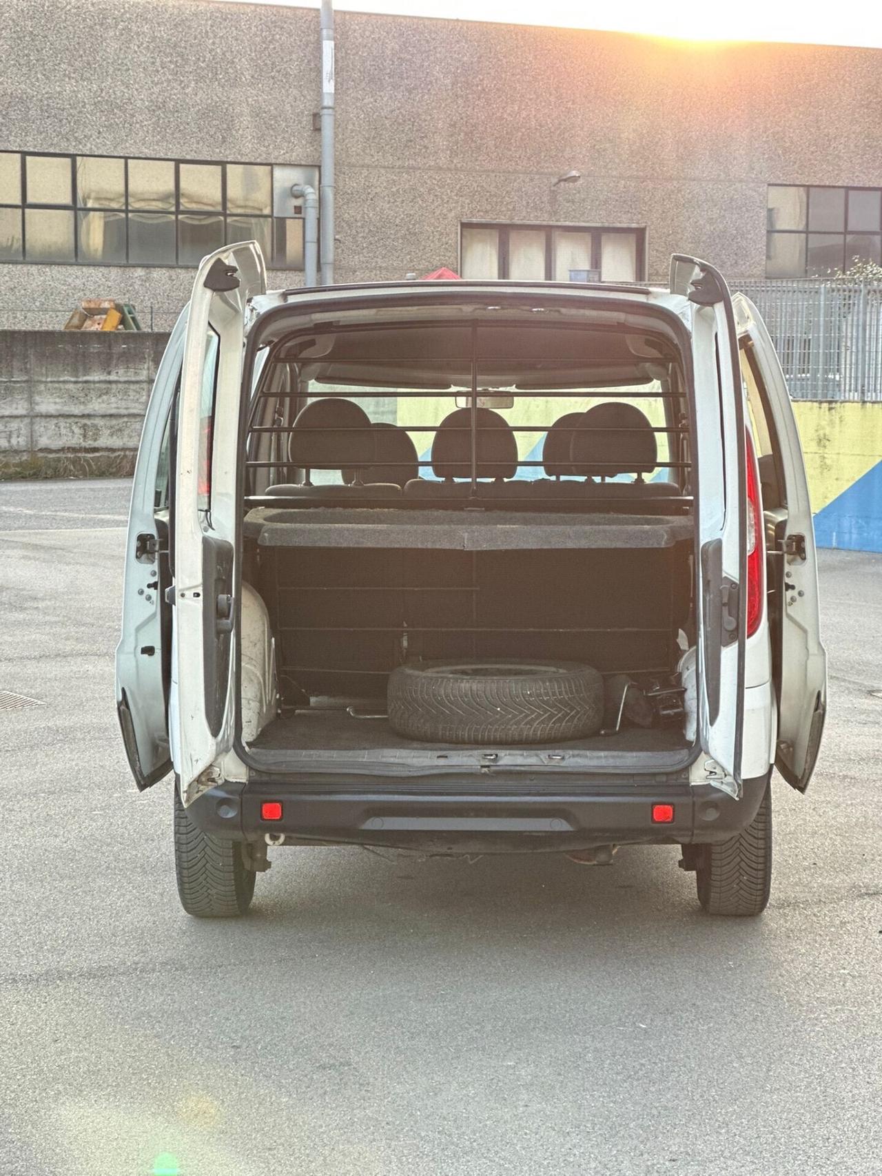 Fiat doblo 5 posti anno 2008 autocarro