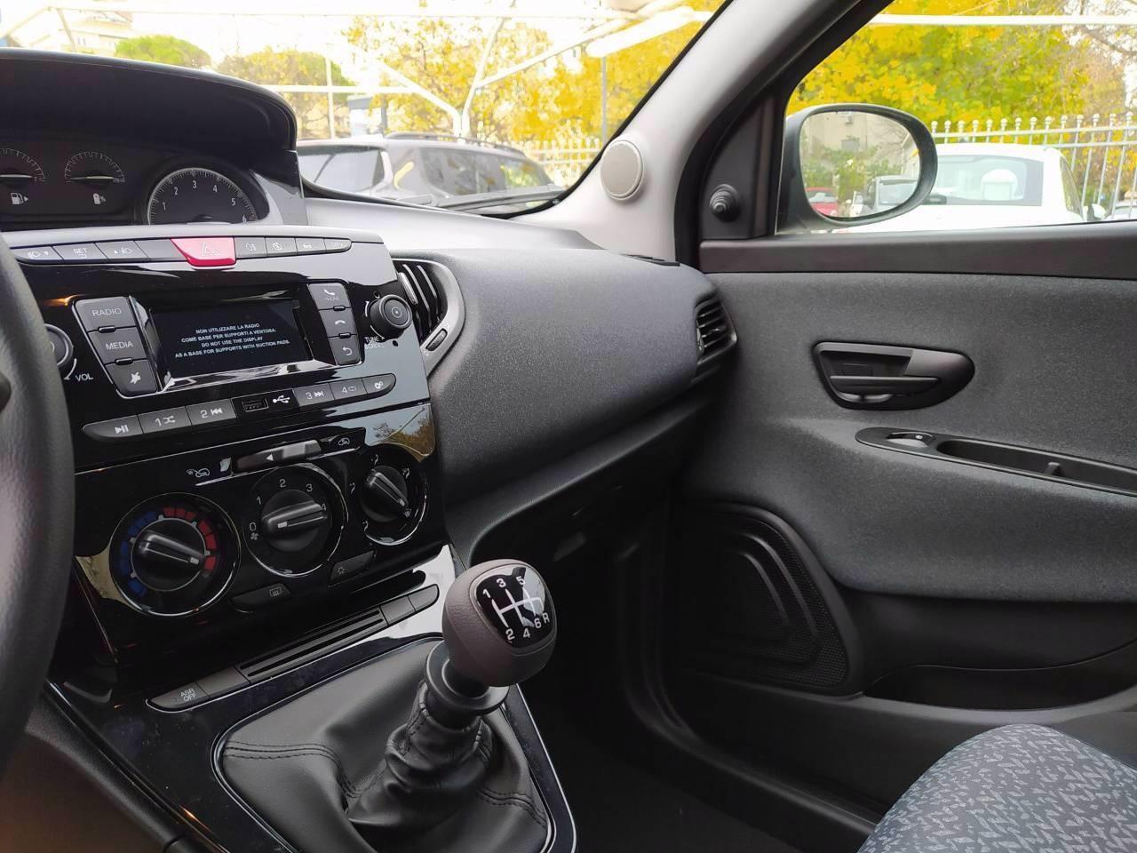 LANCIA Ypsilon III 2021 - Ypsilon 1.0 firefly hybrid Silver s&s 70cv