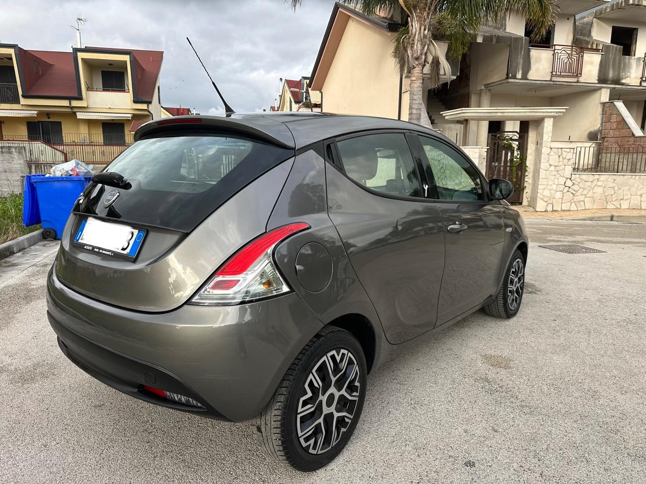 Lancia Ypsilon 1.2 69 CV 5 porte Gold