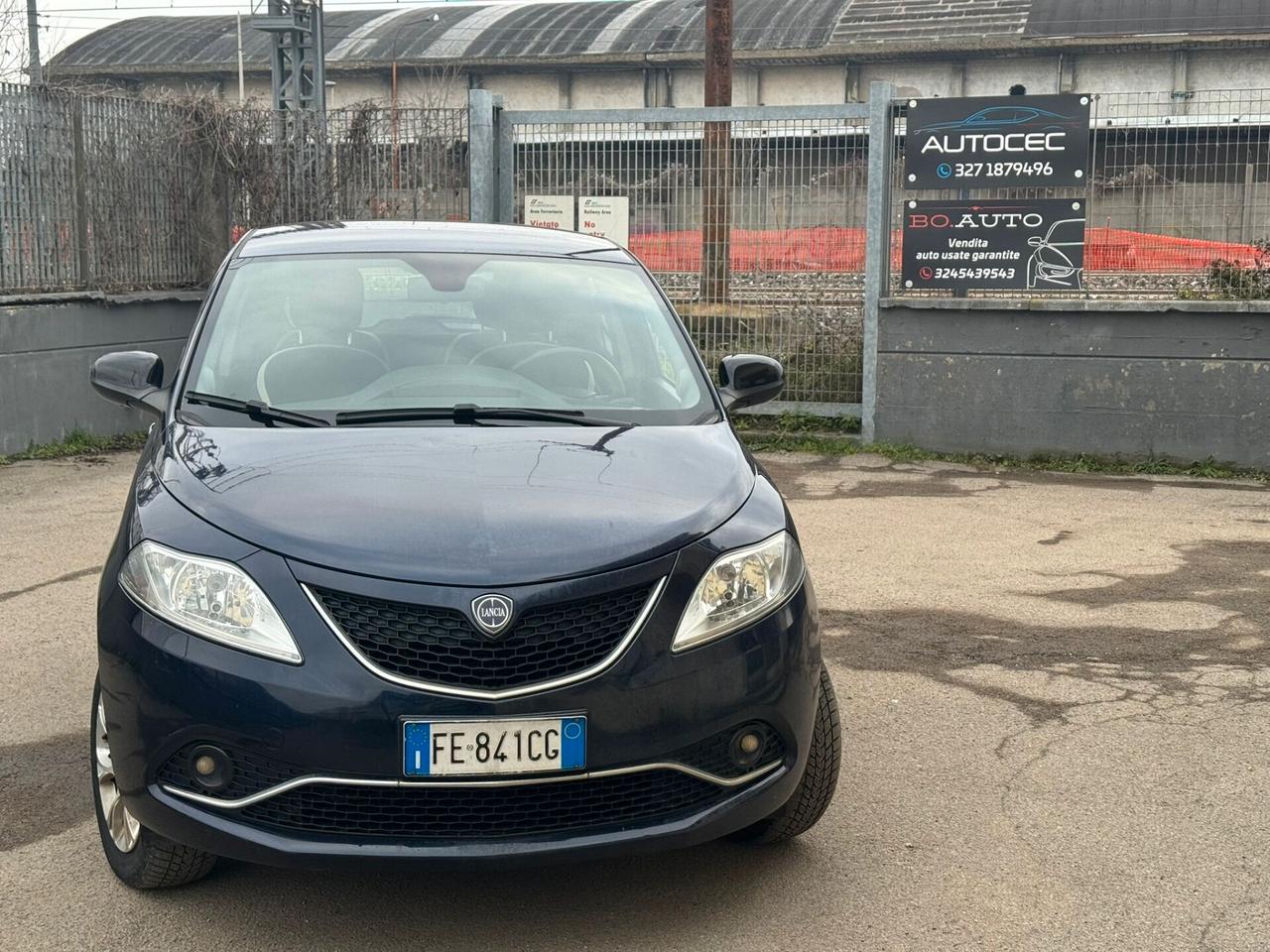 Lancia Ypsilon 0.9 TwinAir 85 CV 5 porte Metano Ecochic Platinum