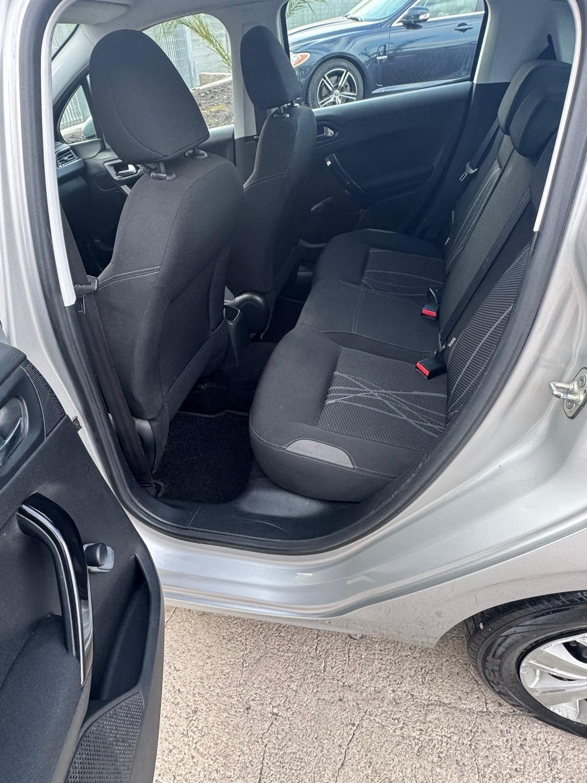 Peugeot 208 PureTech 82 5 porte Allure