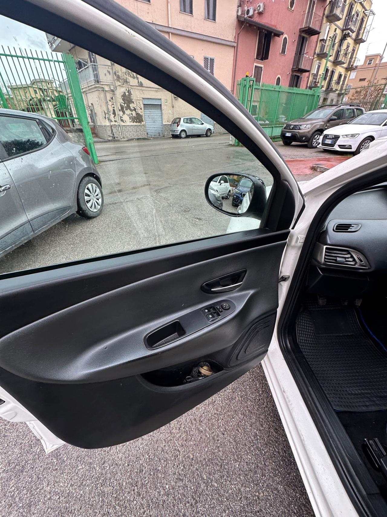 Lancia Ypsilon 1.2 69 CV 5 porte GPL Ecochic Platinum