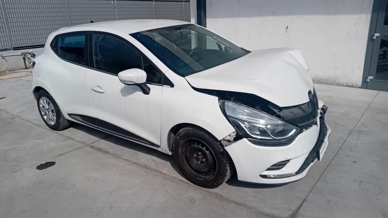 Renault Clio dCi 8V 75CV Start&Stop POCO SINISTRATA