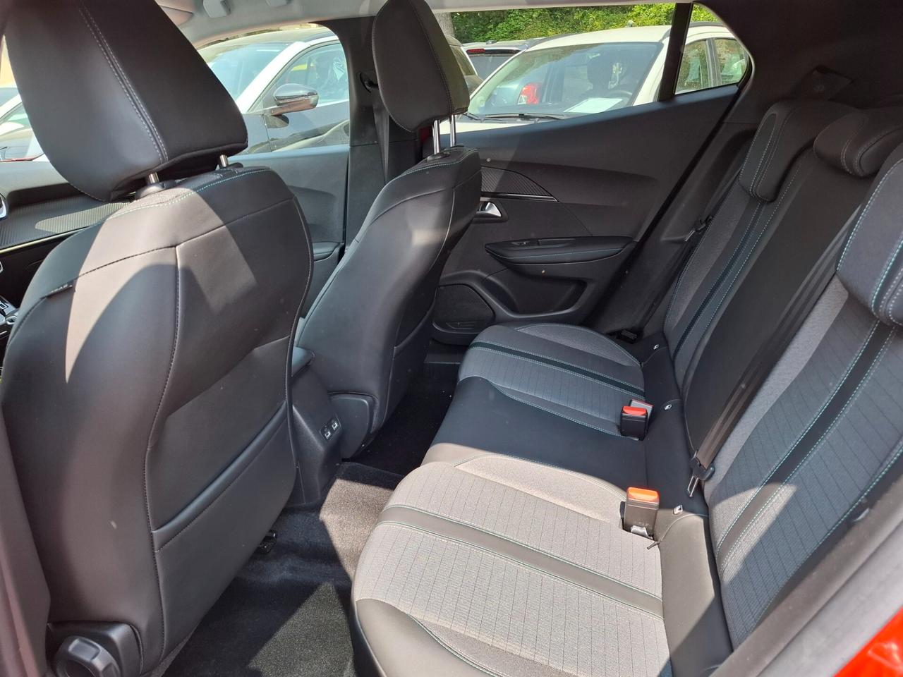 Peugeot 2008 PureTech 100 S&S Allure Pack