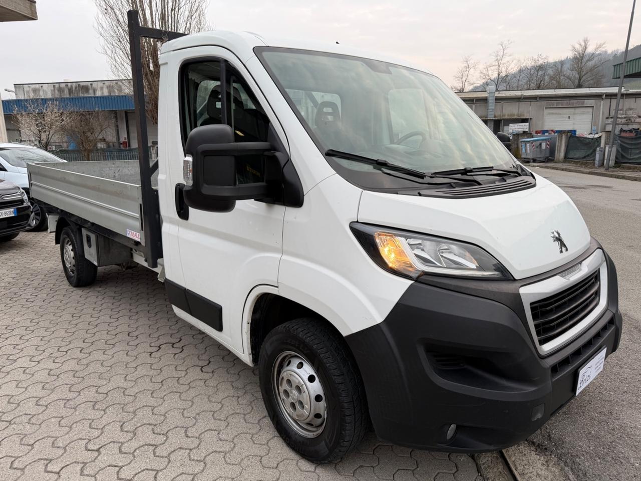 Peugeot Boxer 35 2.2 BlueHDi 140 S&S PL Cabinato