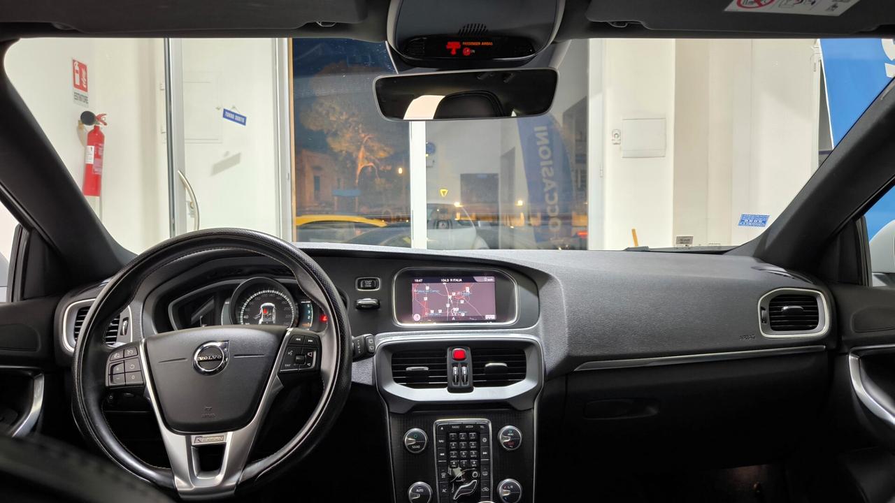 Volvo V40 D2 R-design