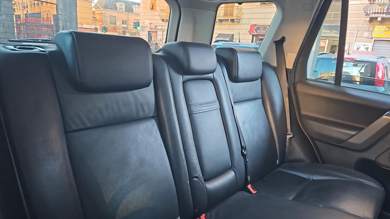 LAND ROVER FREELANDER 2.2 TD4 HSE AUTOMATICA – PELLE – NAVI – SUPER ACCESSORIATA Proponiamo bellissima Land Rover Freelander 2.2 TD4 HSE automatica, una delle versioni più complete e ricercate della gamma. Vettura molto bella di carrozzeria e molto