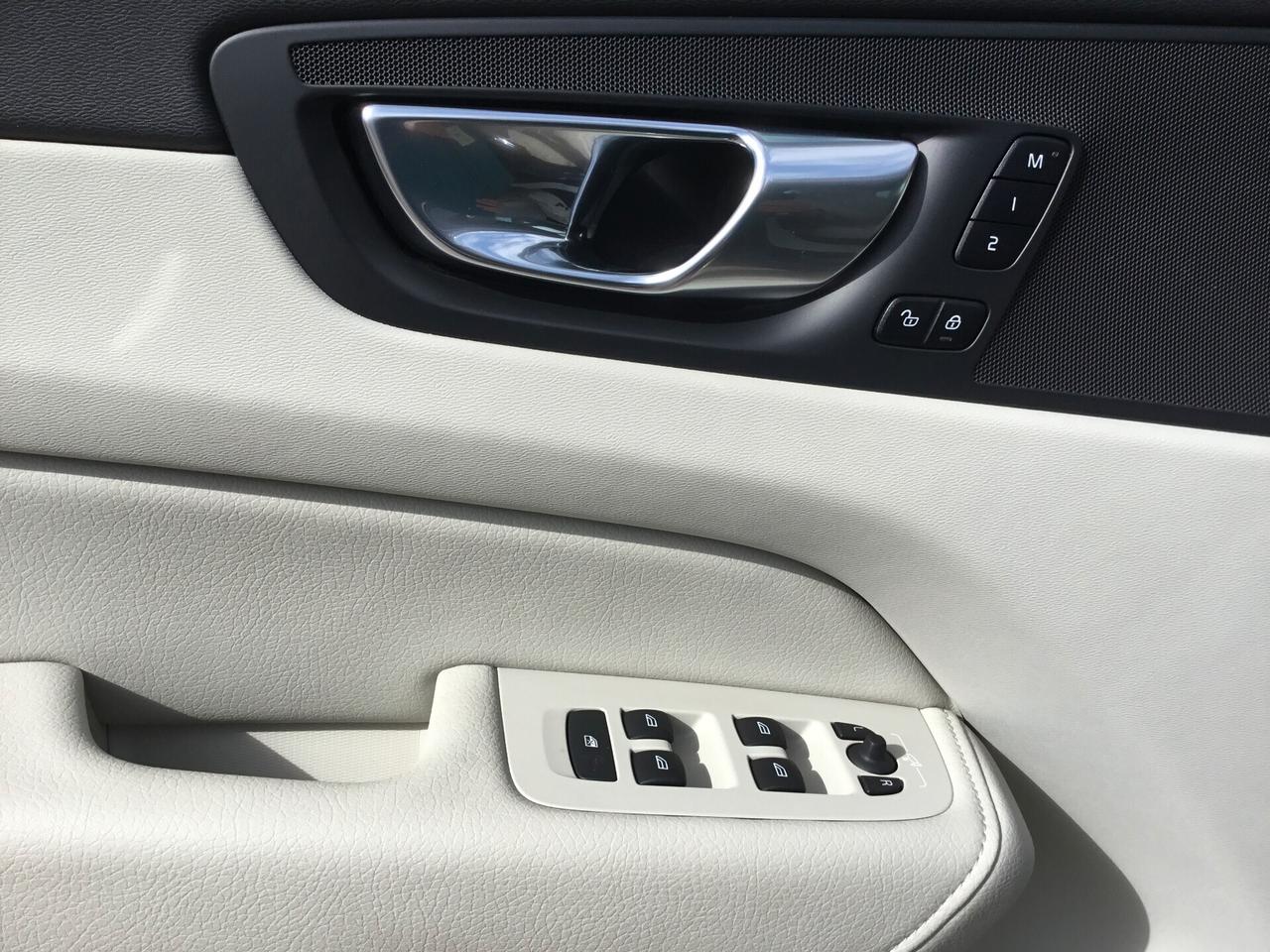 Volvo XC60 B4 (d) AWD Geartronic Inscription