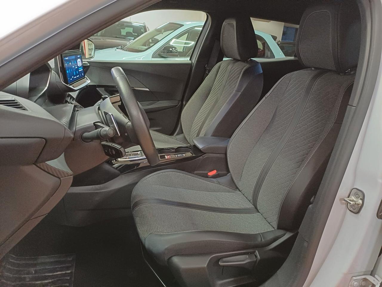 Peugeot 2008 BlueHDi 130 S&S EAT8 Allure