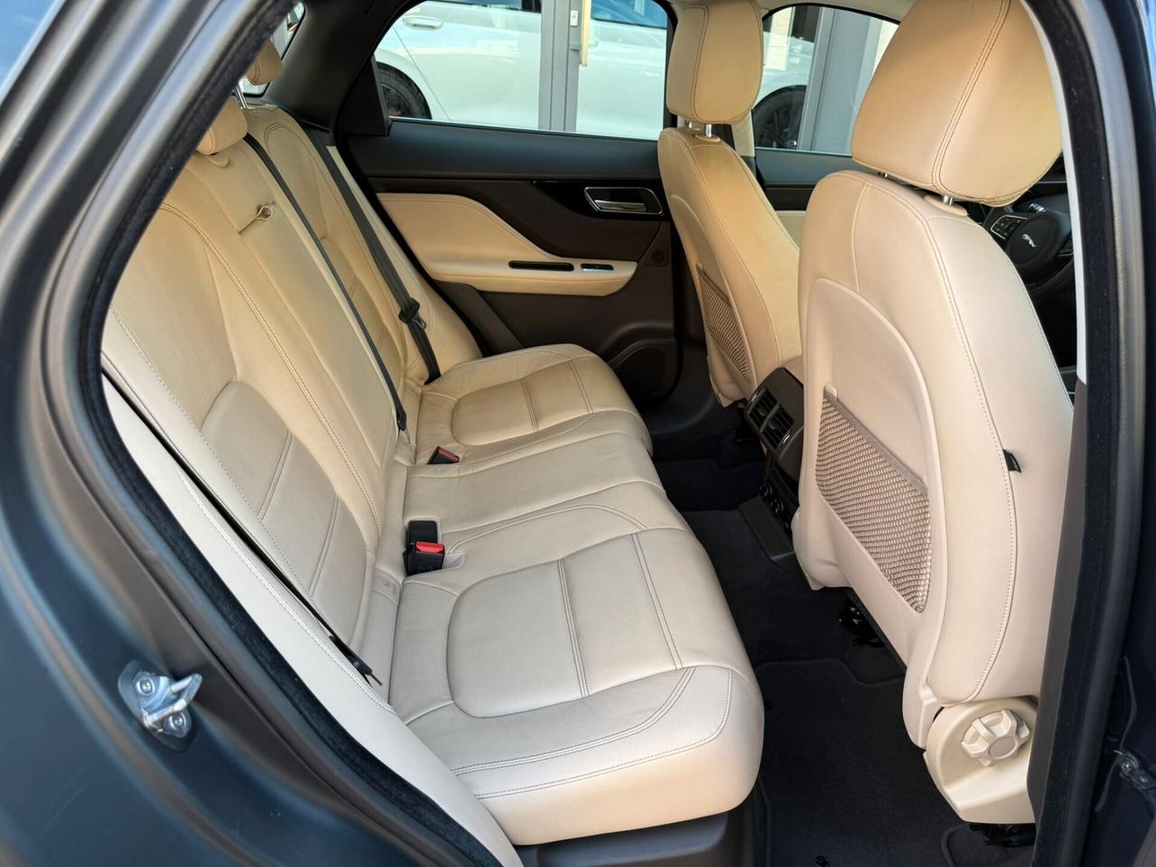 Jaguar F-Pace 2.0 D 180 CV Prestige