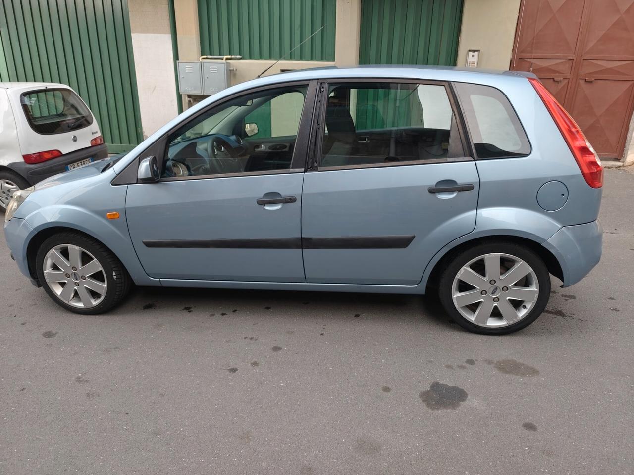 Ford Fiesta 1.2 16V 5p. Benzina