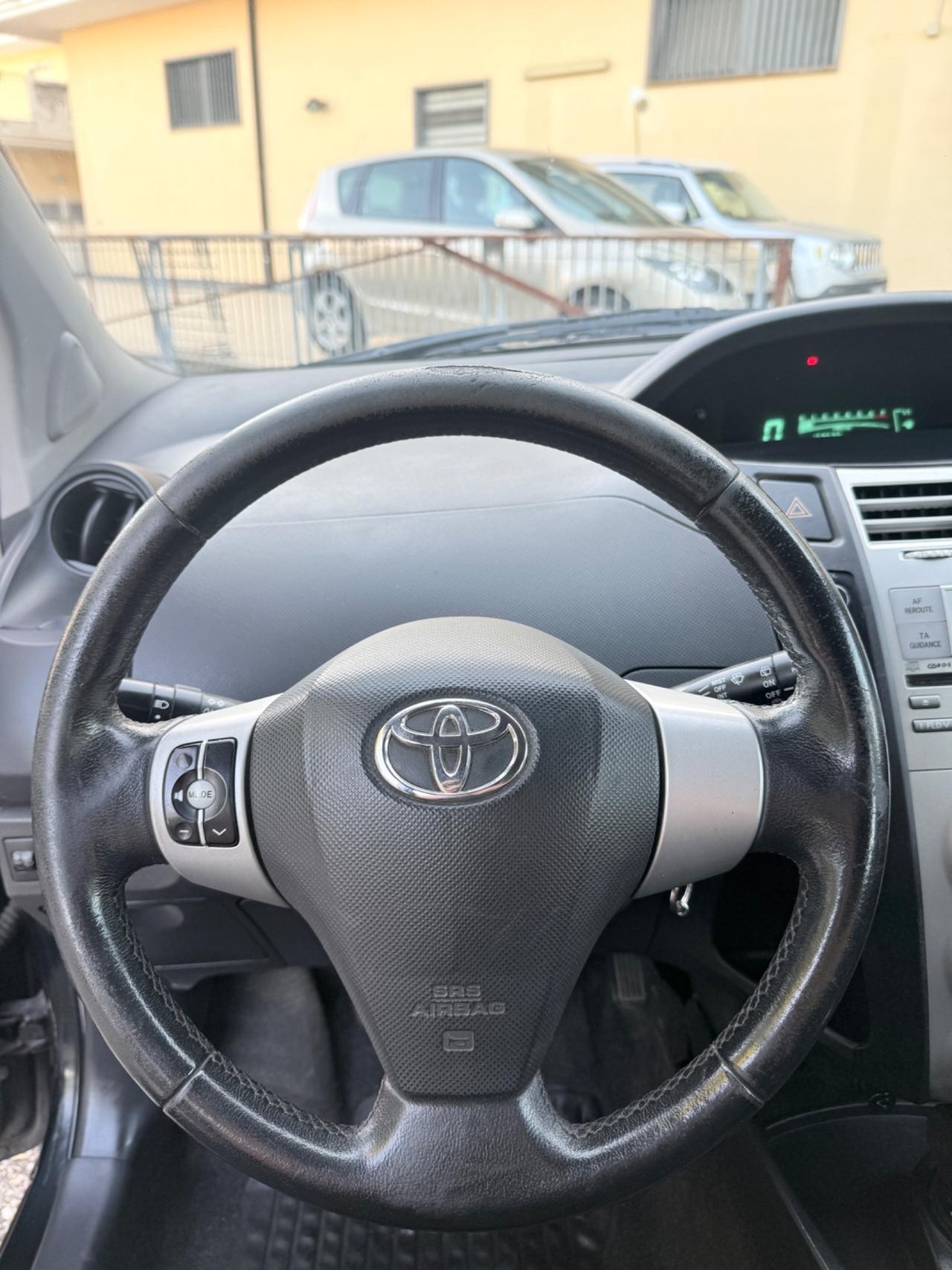 Toyota Yaris 1.0 5 porte