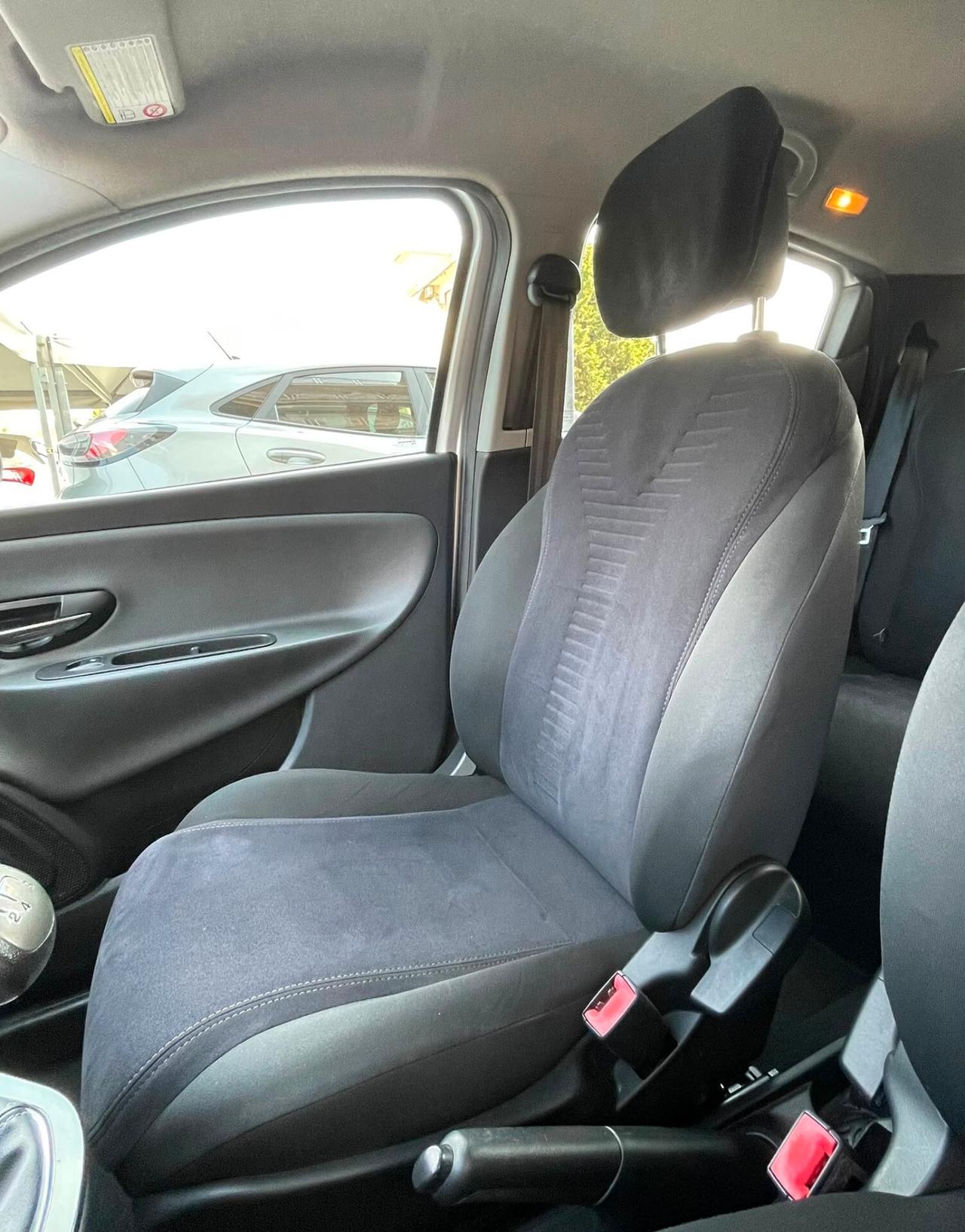 Lancia Ypsilon 1.2 69 CV 5 porte S&S Silver