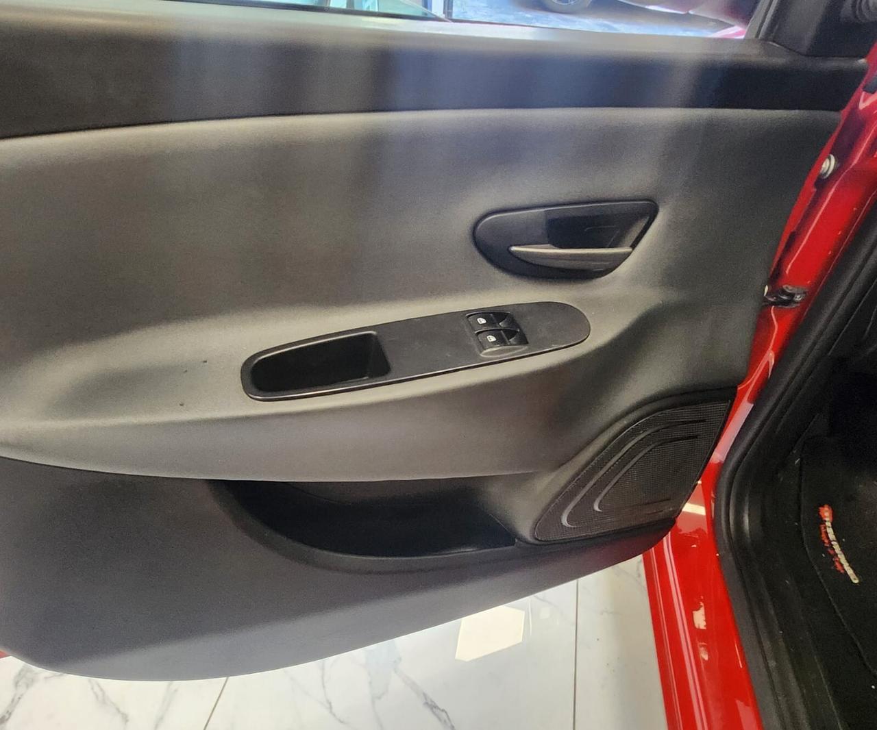 Lancia Ypsilon 1.2 69 CV 5 porte Platinum