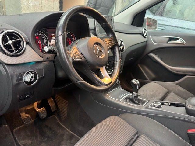 MERCEDES-BENZ B 200 d Business