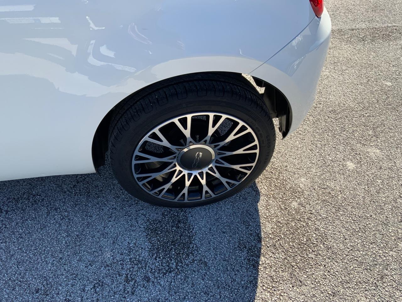 Fiat 500 C 1.0 Hybrid Dolcevita