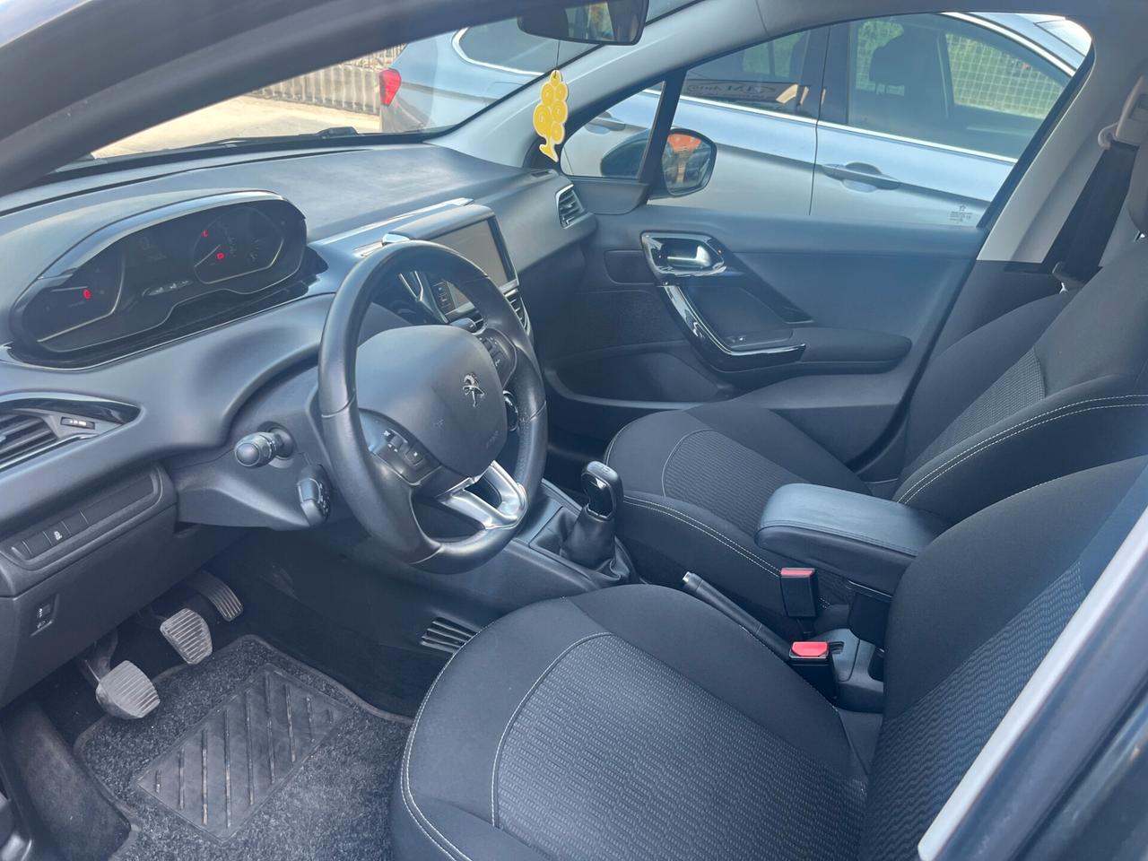 Peugeot 208 BlueHDi 01/2017 5 P **KM 88230**