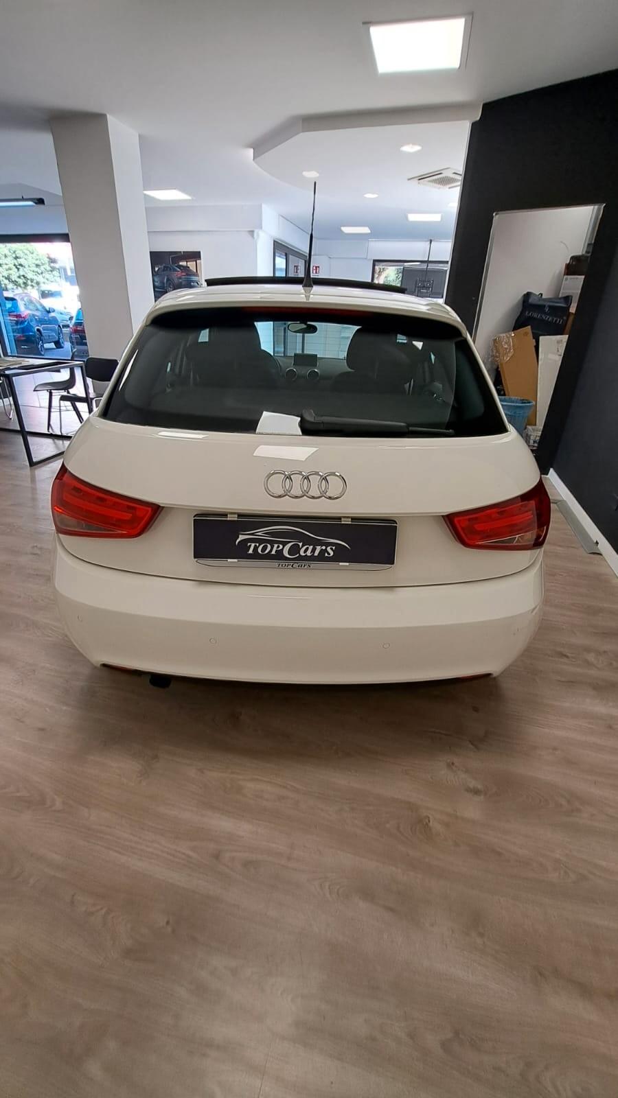 Audi A1 1.6 TDI 90CV con TETTO