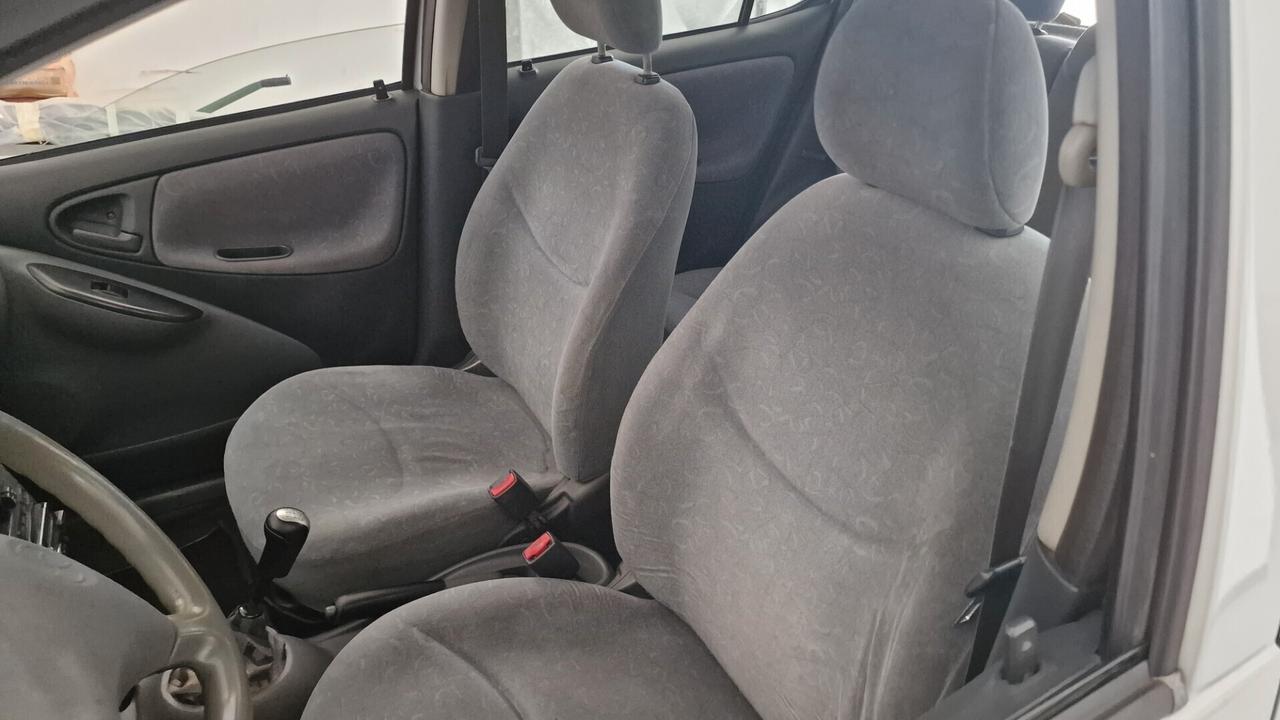 Toyota Yaris 1.0 cat 5 porte Aria condizionata