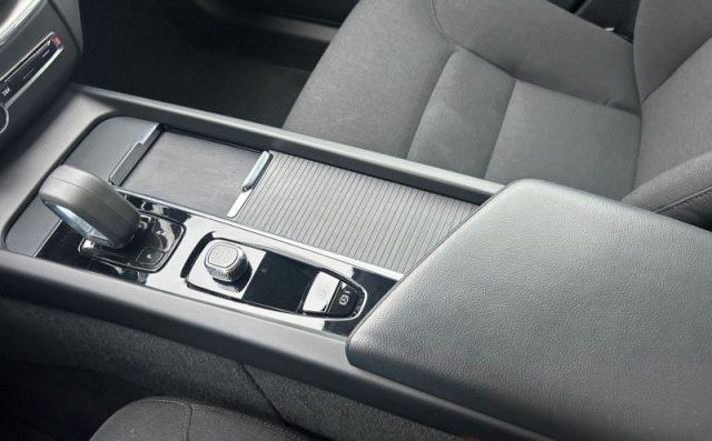 VOLVO XC60 B4 (d) Geartronic Momentum Pro