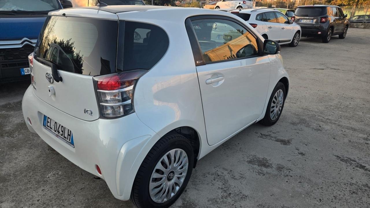 Toyota iQ lounge