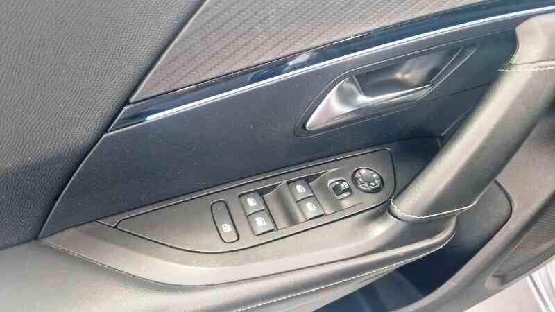 Peugeot 2008 BlueHDi 130 CV S&S EAT8 GT