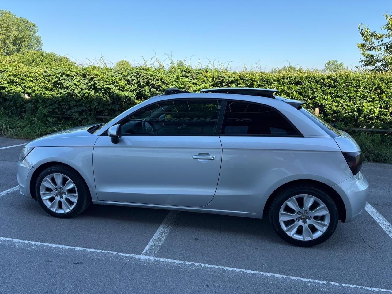 Audi A1 1.6 TDI 105 CV Attraction 281.000 KM TETTUCCIO APRIBILE