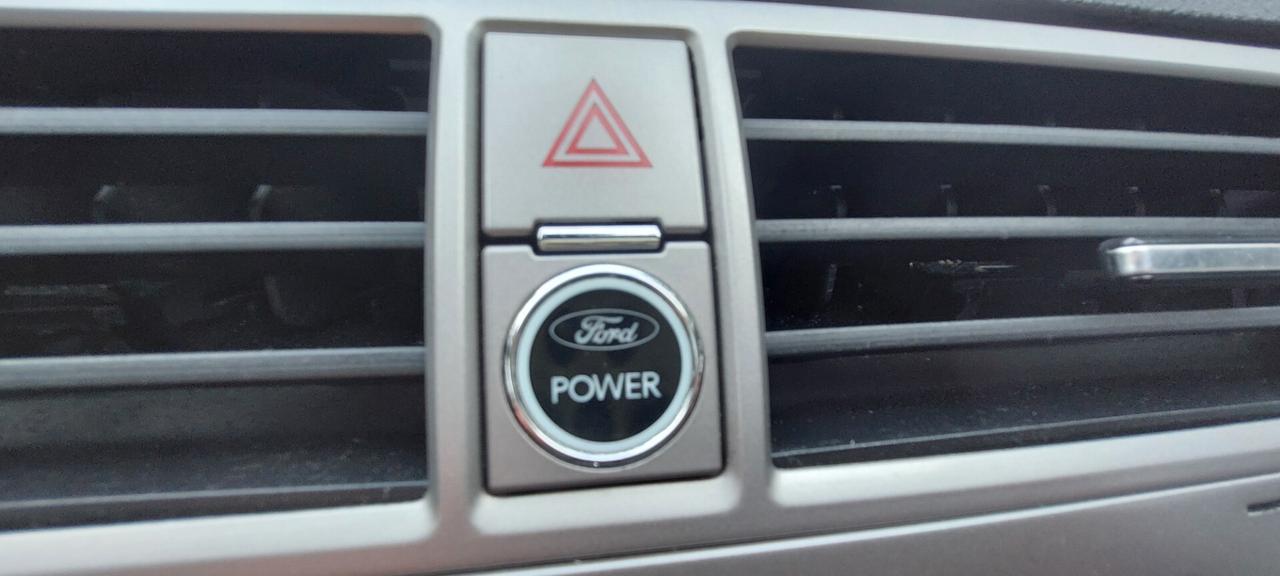 KUGA 2,0 DIESEL 163 CV 4WD 4X4 POWERSHIFT SEDILI ELETTRICI PELLE TELEFONO NAVIGATORE FULL
