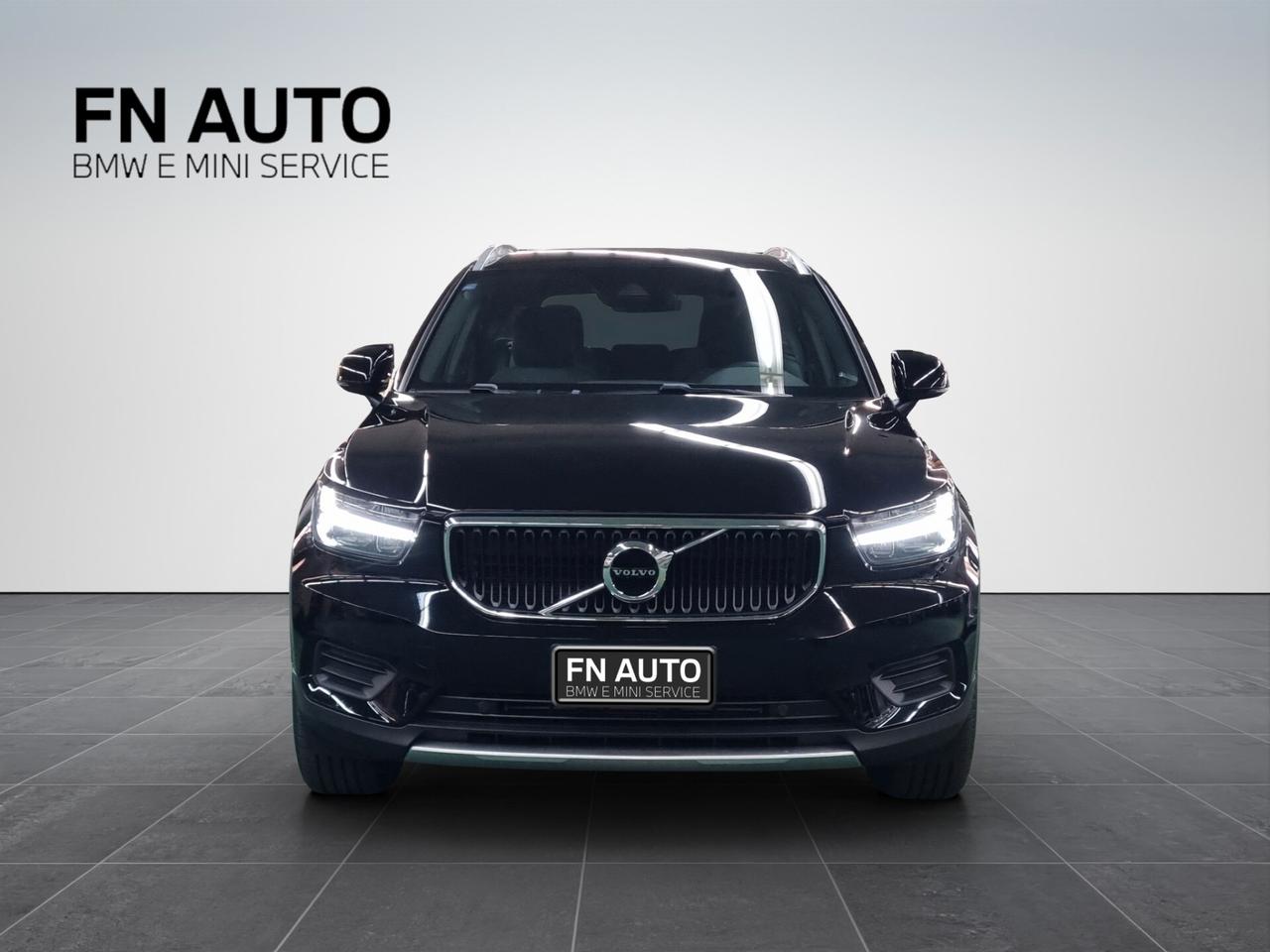 Volvo XC40 T2 automatico Momentum