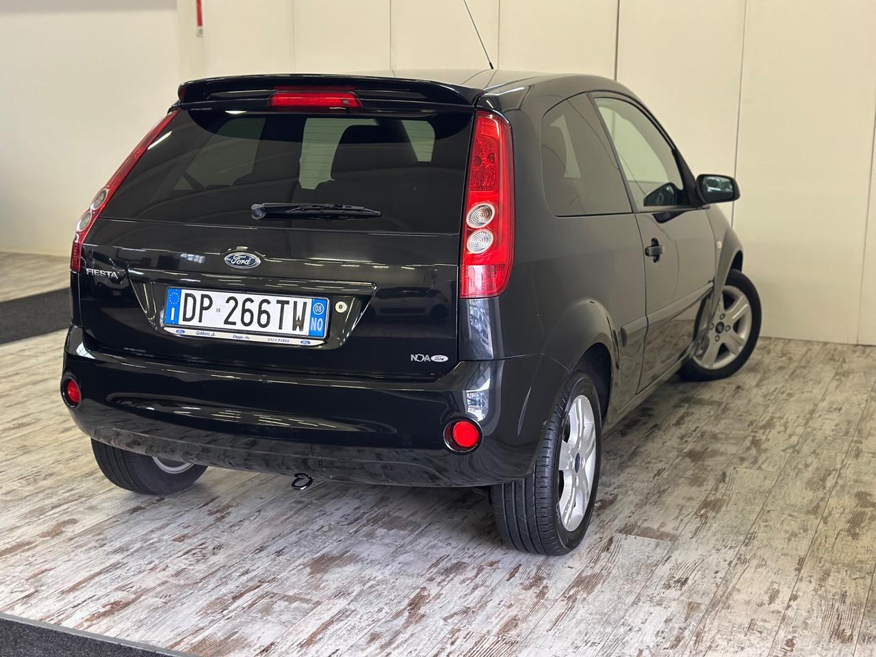 Ford Fiesta 1.2 Benzina Titanium Ok Neopatentati