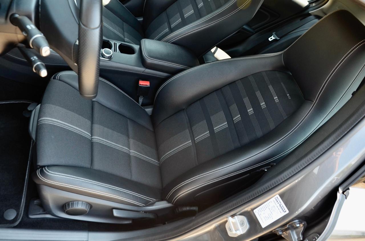 MERCEDES-BENZ GLA 200 SPORT 156cv MANUALE, EURO 6B, UFF ITALIANA, FULL LED HIGH BEAM, RETROCAMERA, NAVI, 19", PERMUTE