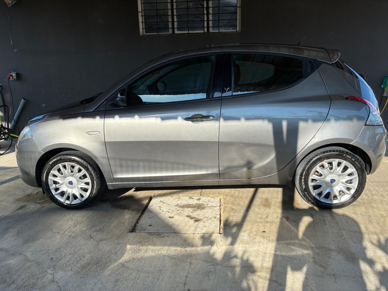Lancia Ypsilon 1.2 69 CV Platinum