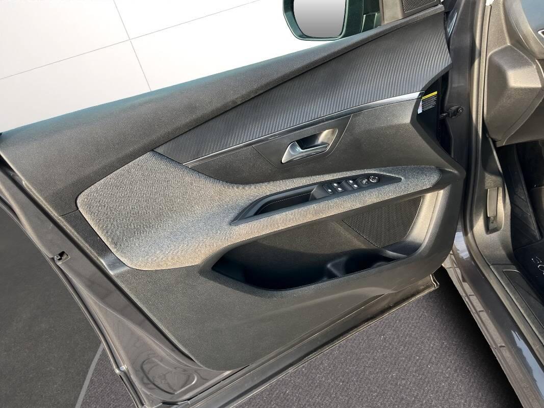 Peugeot 3008 II 1.2 puretech t Active s&s 130cv