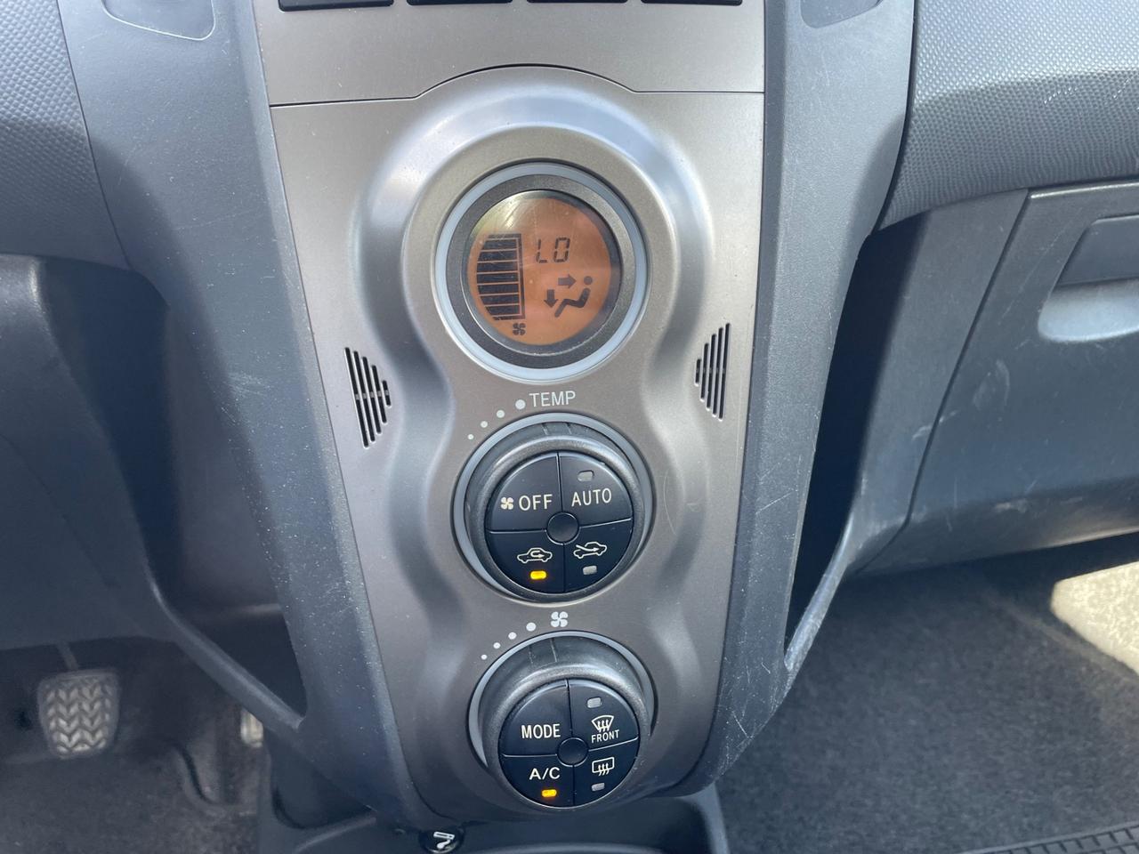 Toyota Yaris 1.0 5 porte