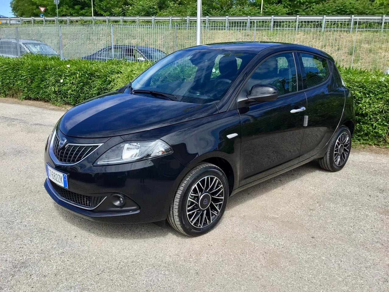Lancia Ypsilon 1.0 FireFly 5p Hybrid Platino